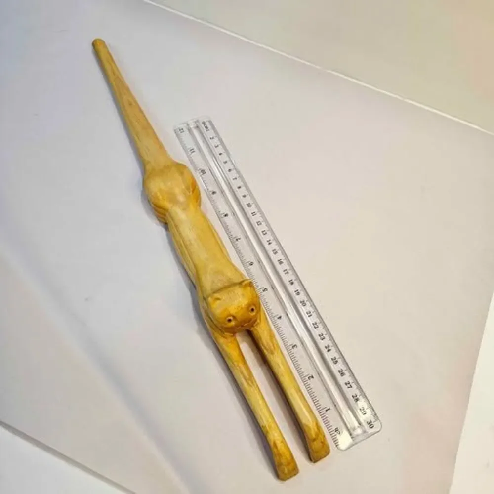 Wooden stretching cat carving back scratcher